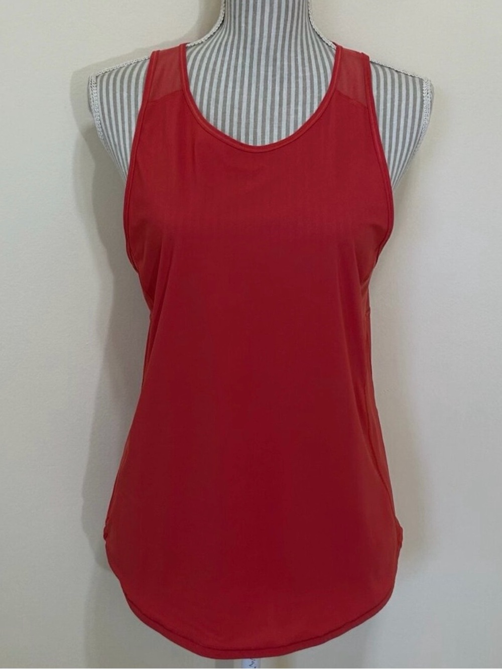 Lululemon Sculpt Tank Top
Classic Fit Vermillion